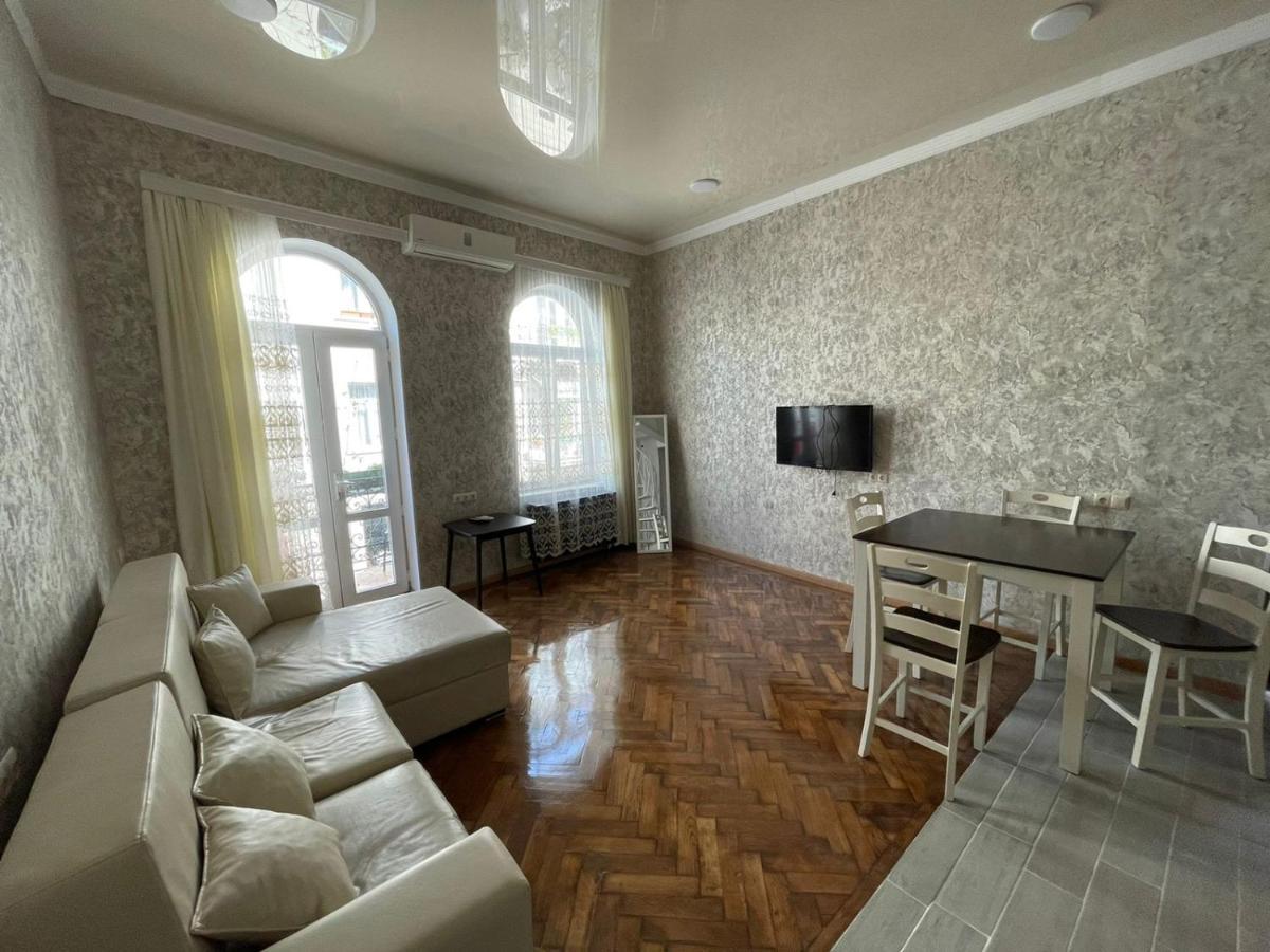 Центр города Батуми Apartment Rustaveli 13 Екстер'єр фото