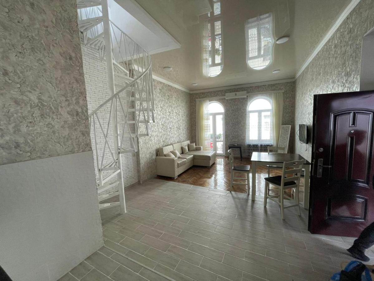 Центр города Батуми Apartment Rustaveli 13 Екстер'єр фото