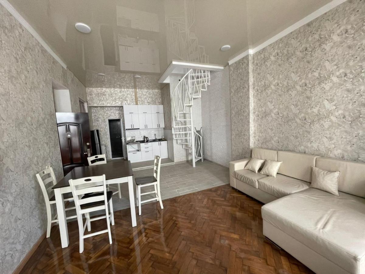 Центр города Батуми Apartment Rustaveli 13 Екстер'єр фото